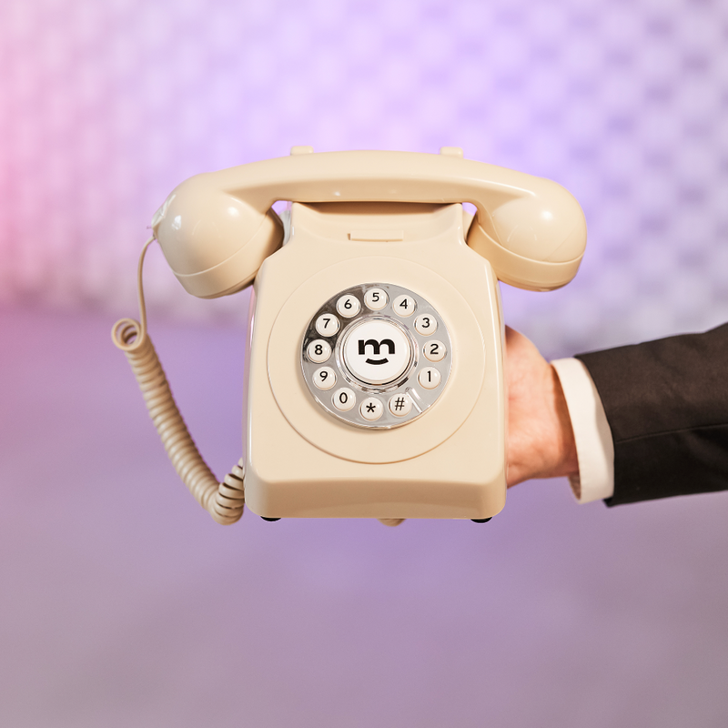 Mygreetings ljudgästbok – krämvit retrotelefon där gästerna spelar in en hälsning