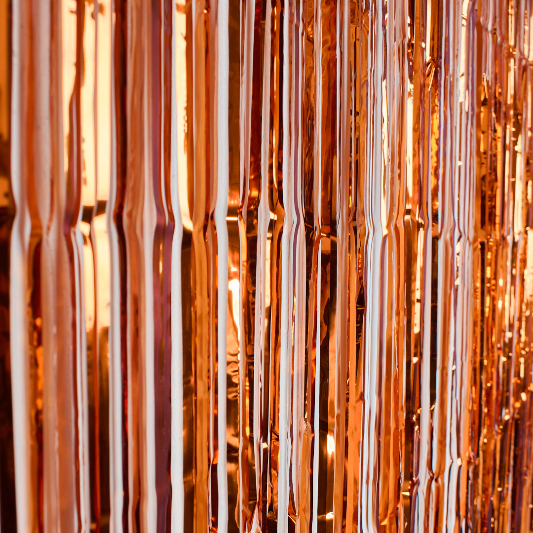 Bronsfärgad glittergardin som fotobakgrund